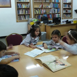 Reading in the Library, KG