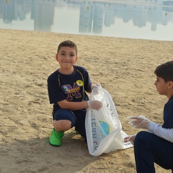 Cleaning Al Mamzar Beach, Grade 3